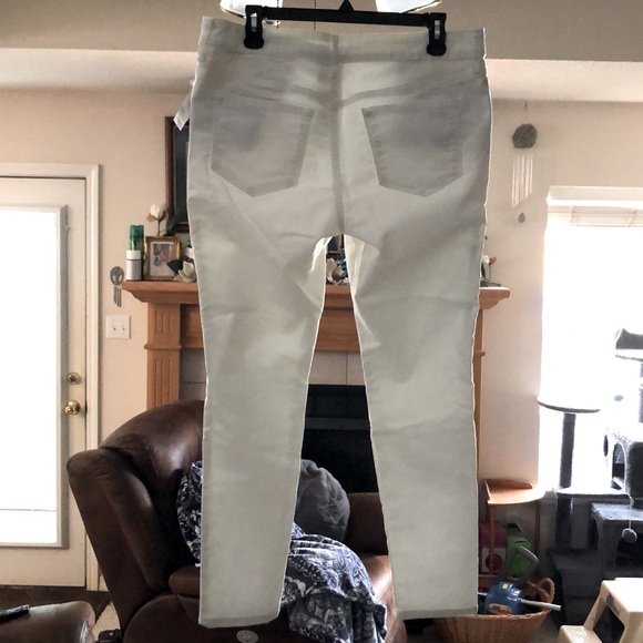 Old Navy Rockstar Mid Rise White Jeans ~Size 14 - Picture 12 of 15